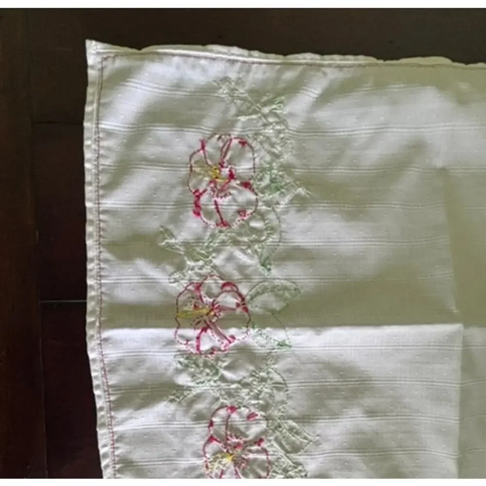 Vintage Embroidered Floral Table Runner White Red Flowers 47 x 17